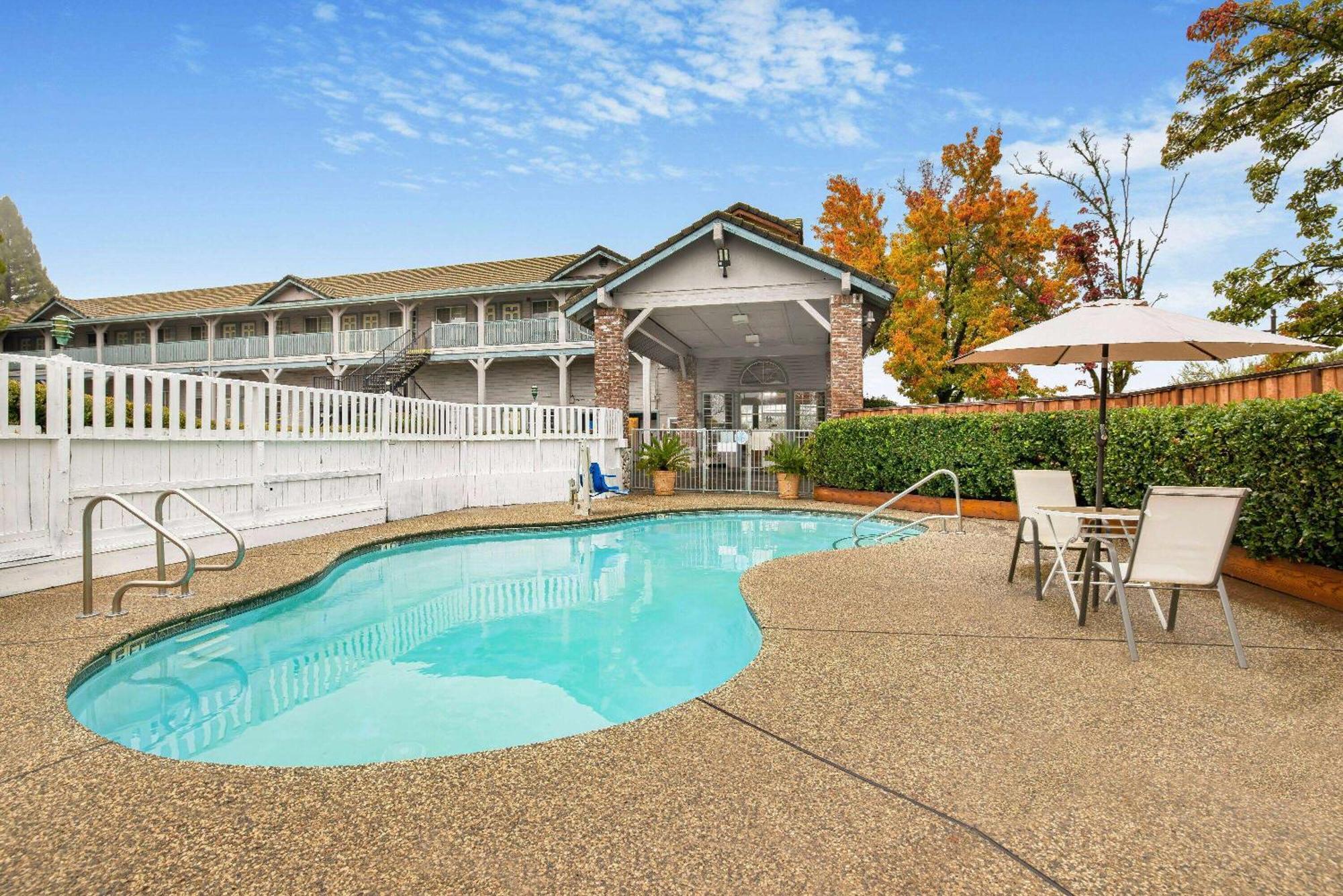 Super 8 By Wyndham Auburn Exterior foto